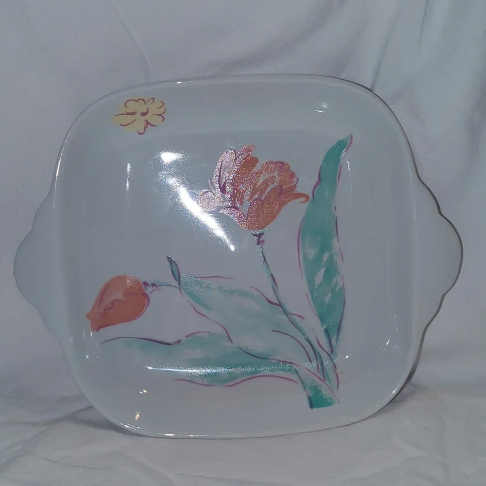 Small white Tulip square bowl